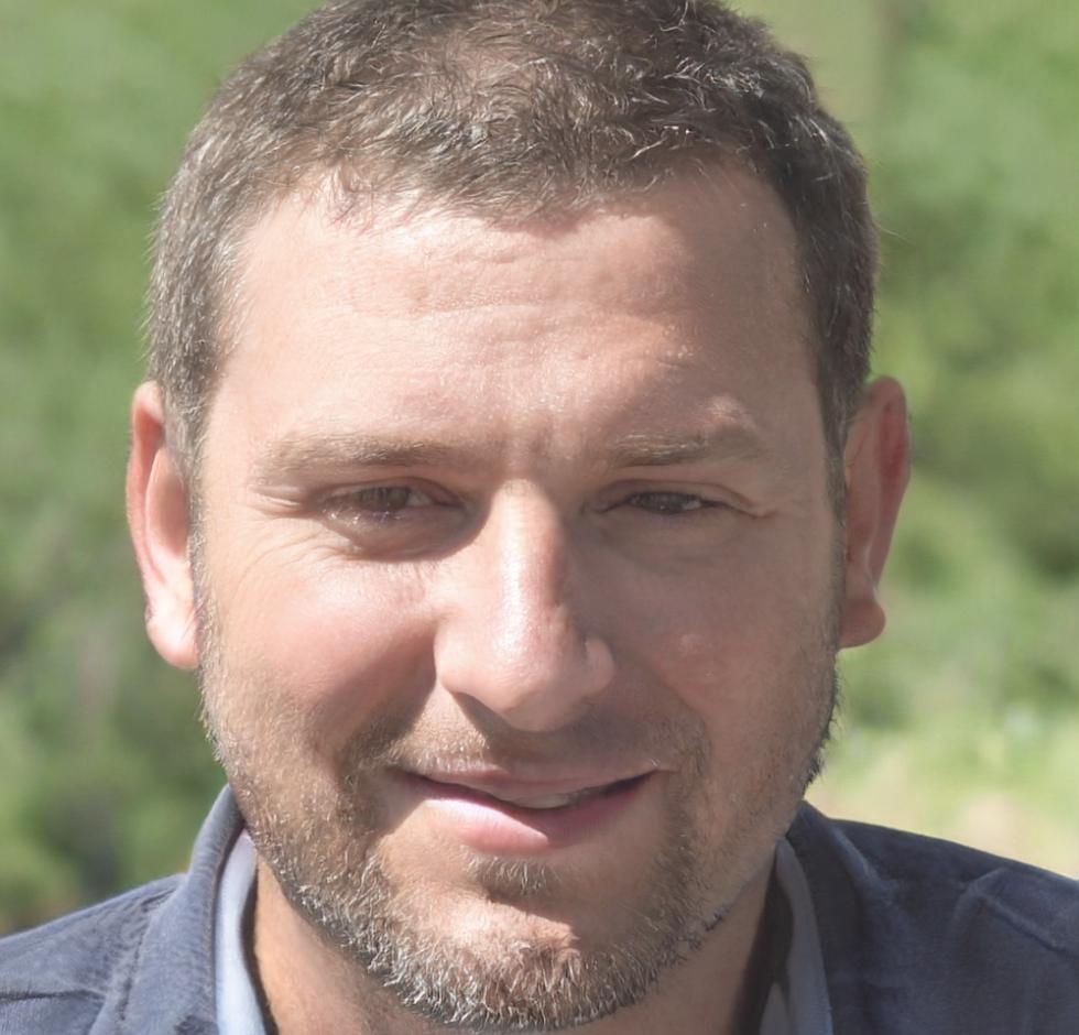 Carlos Mendoza, Director de Programas Financieros